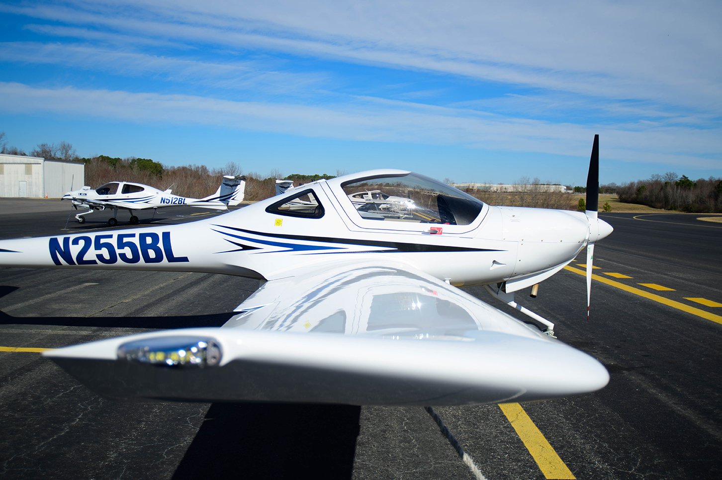 DA20-Blue-Line-Aviation wing light profile view