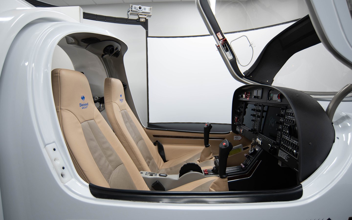 The Diamond simulator cockpit has the same controls, seats, and visual setup as a Diamond aircraft.